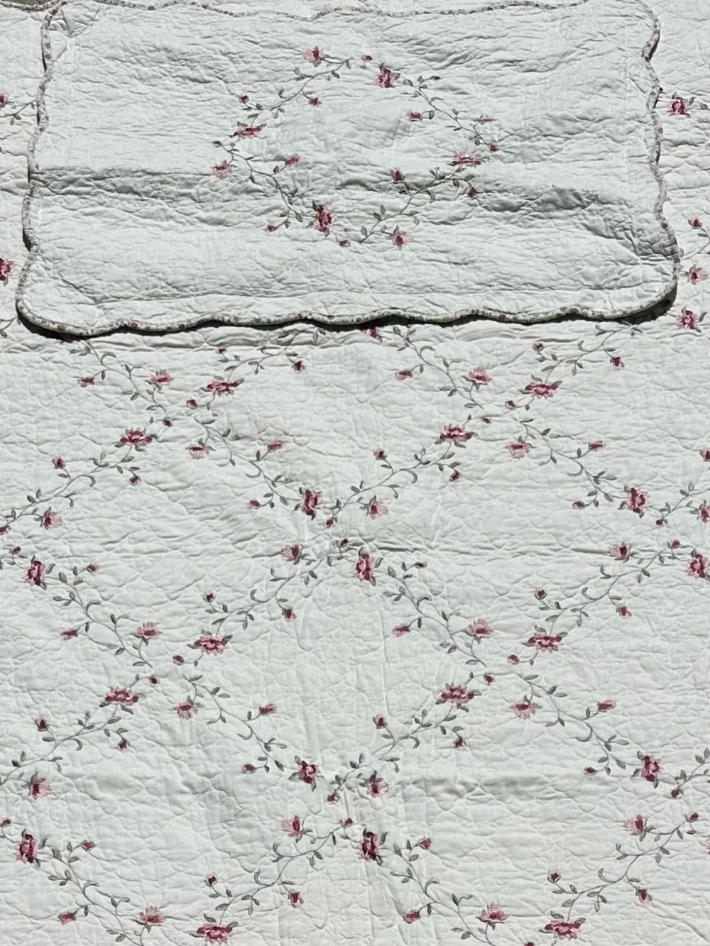 Classic Creamy White Floral Embroidered Quilt Set 1 Pillow Sham Hannalore Cotton